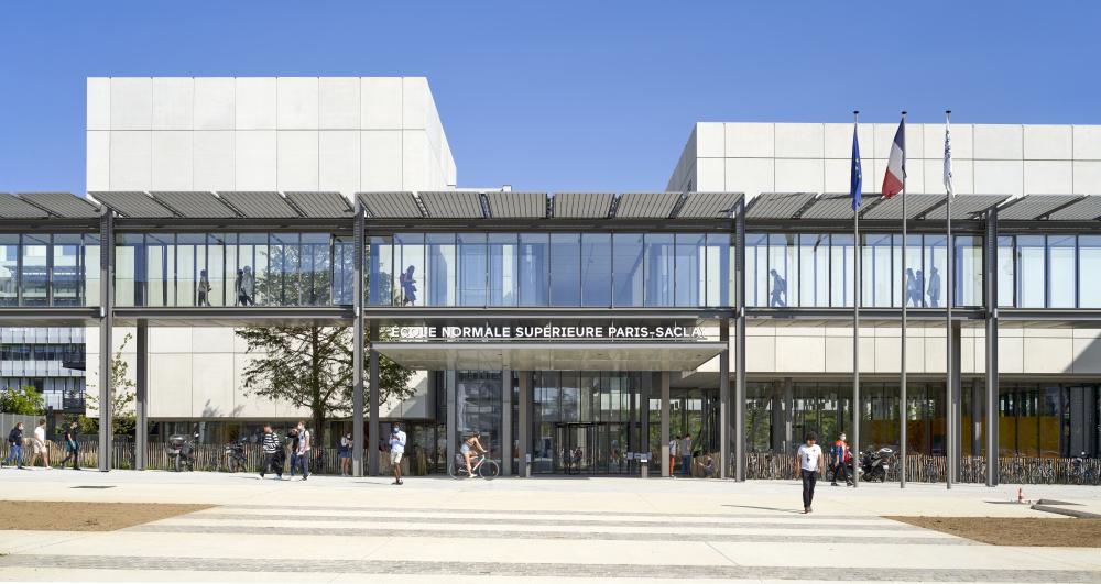 Façade du bâtiment de l’École normale supérieure Paris-Saclay.
